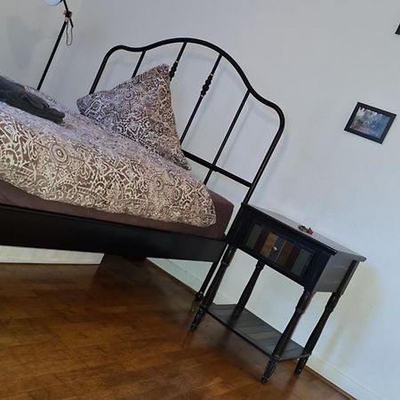Gemuetliches Zimmer In Einer Altbauwohnung In Der Stadt Würzburg Buitenkant foto